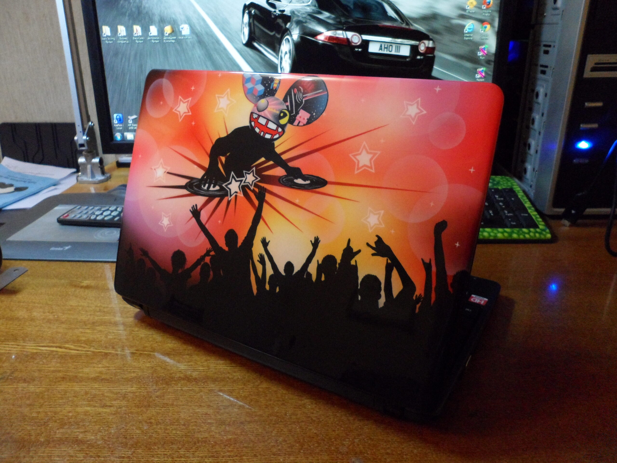 Аэрография на нетбуке Acer c Deadmau5 2